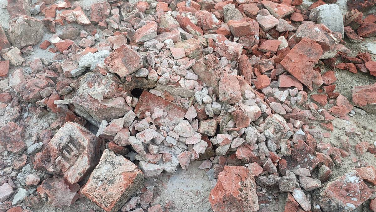 Reiner Bauschutt: Ziegelbruch und Mörtelreste